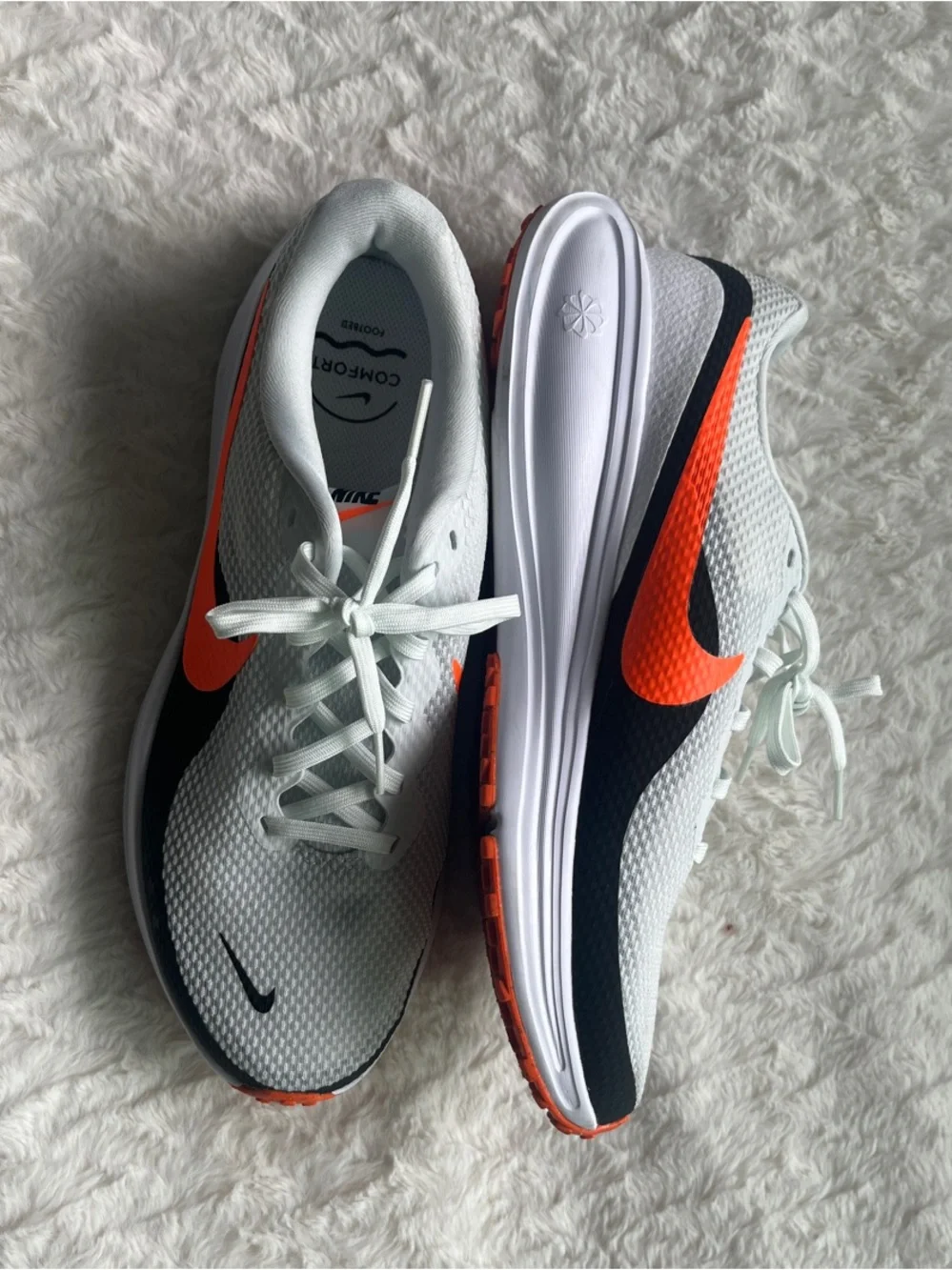 Nike Men’s Lightweight Sneakers in White and Orange